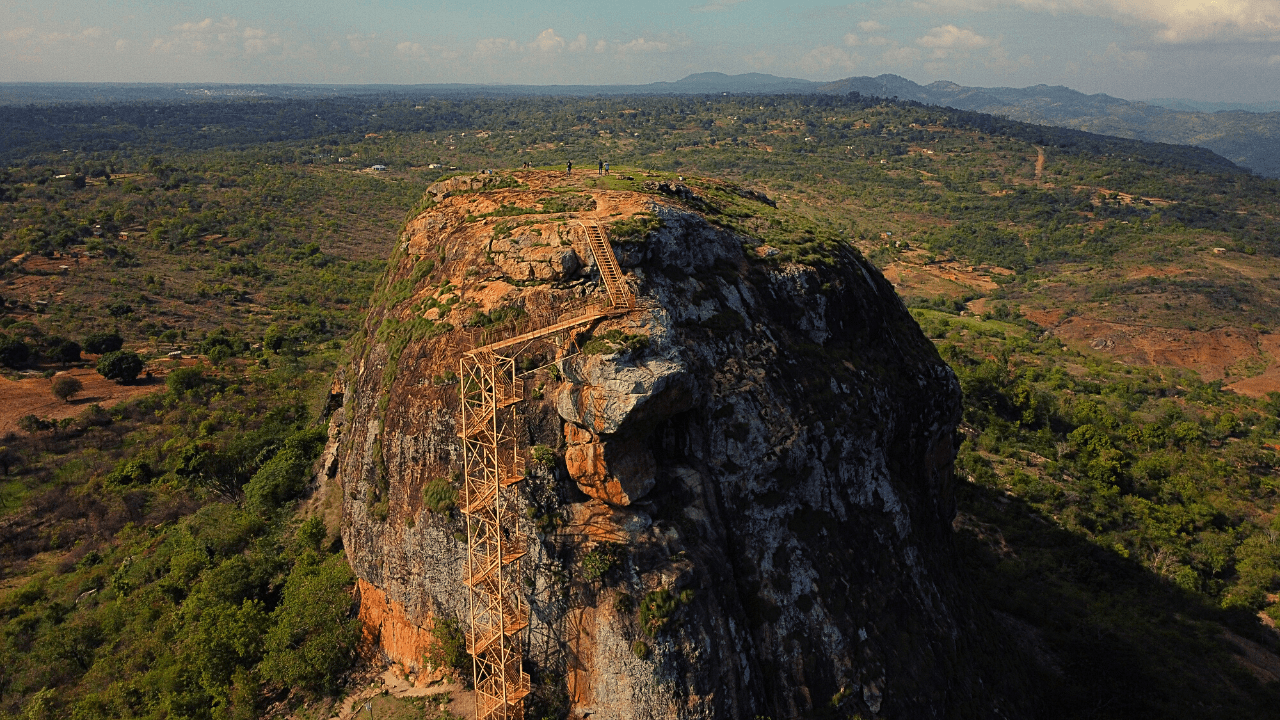 nzambani-rock-2023-03-17167904637154106